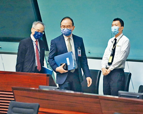 曾國衞(中)指,社會普遍認同打擊「起底」。