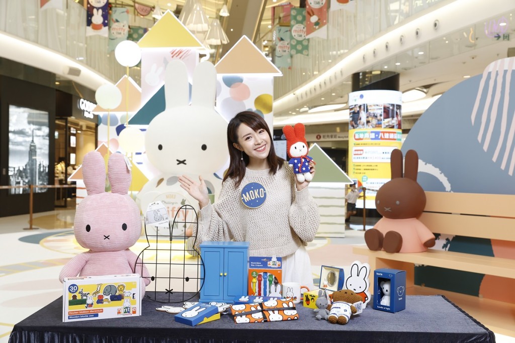 MOKO圣诞别注miffy x HOMELESS 北欧冬日精品市集于12月4日至2022年1月2日举行,售卖多款联乘精品。 MOKO圣诞别注miffy x HOMELESS 北欧冬日精品市集于12月4日至2022年1月2日举行,售卖多款联乘精品。