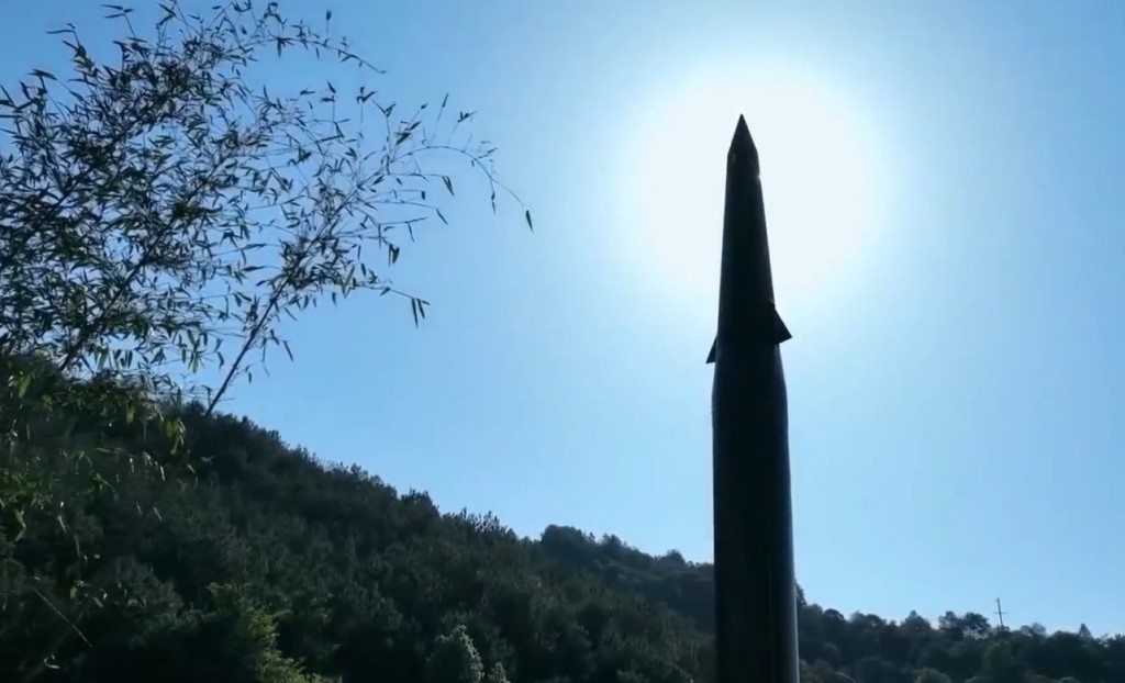 節目披露解放軍發射洲際導彈前準備畫面。央視截圖 節目披露解放軍發射洲際導彈前準備畫面。央視截圖