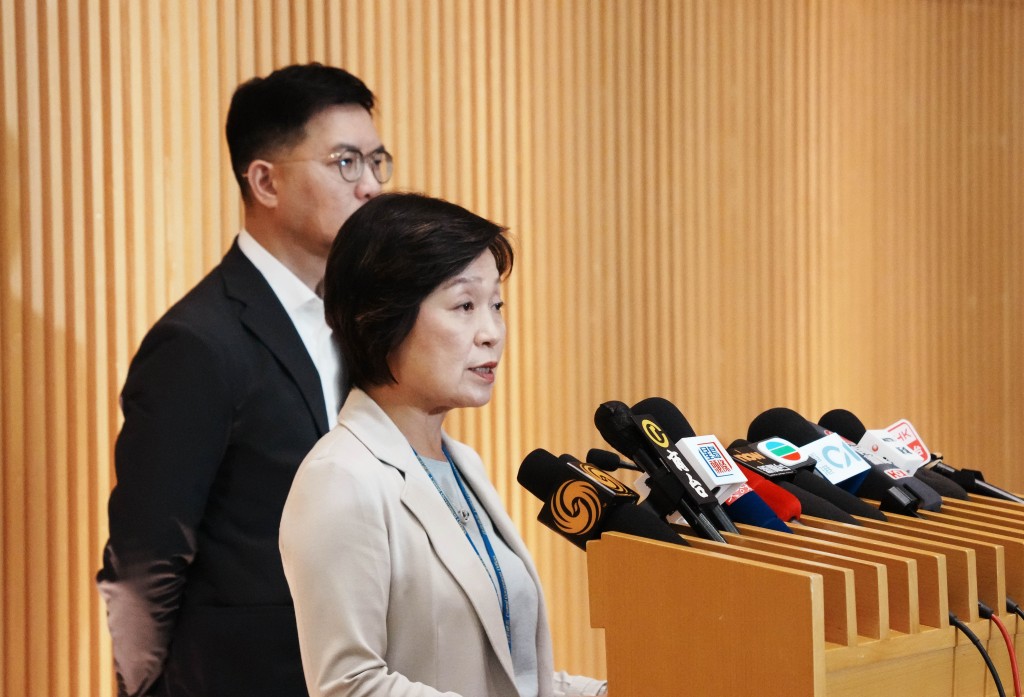 教育局局長蔡若蓮事後向受影響家長致歉。
