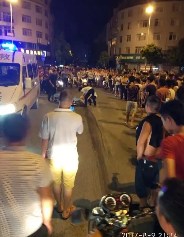 廣西一名男子2017年酒後駕駛,期間將被卡住的電單車司機拖行約1公里致其死亡。網上圖片