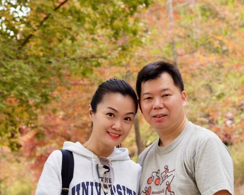方健儀與老公拍拖賞楓。方健儀FB