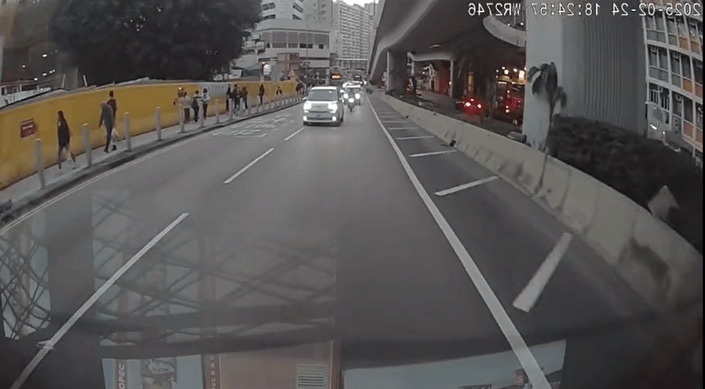 其間一路向右飄。fb：車cam L（香港群組）