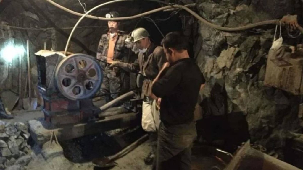 湖南洪江市雪峰山一帶是黃金礦區，吸引許多淘金客非法盜採。洪江市政府