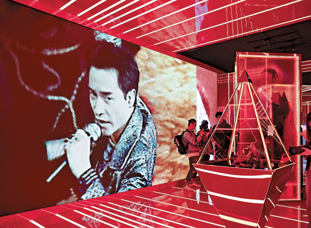 張國榮紀念展吸引大批遊人捧場。