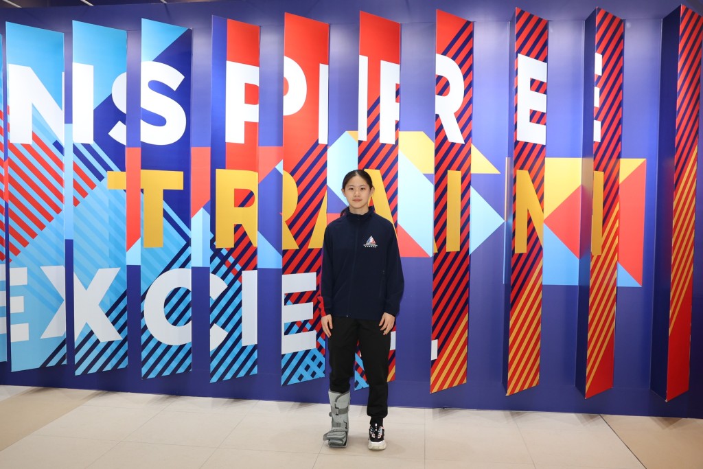 林靜欣的右腳要戴上護套。徐嘉華攝