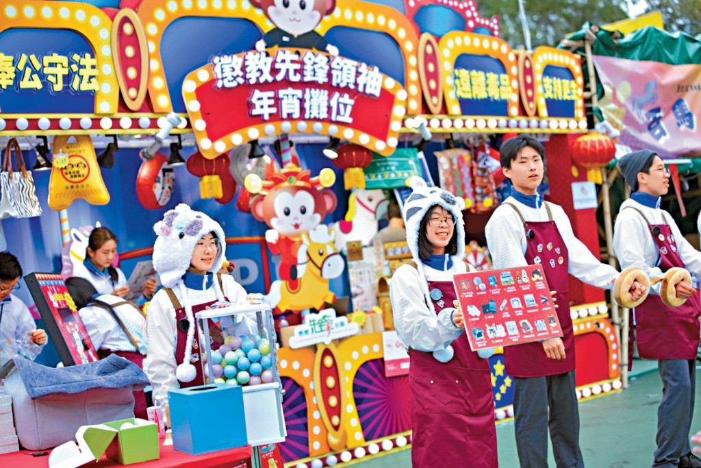 「懲教先鋒領袖」年宵攤位由中學生全程參與攤位的籌備與營運。