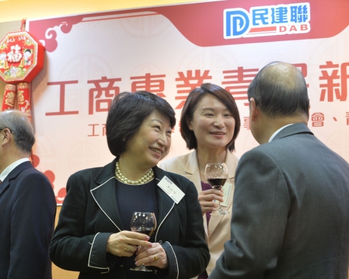 李慧琼(中)指議員都要尊重「一國」及憲法。