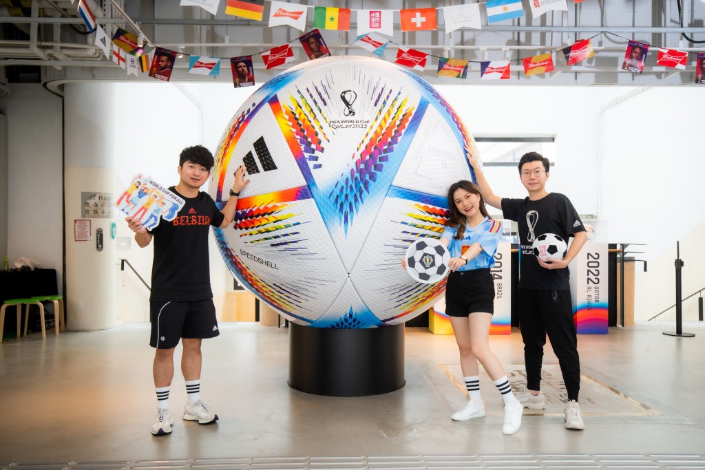 2米高2022年FIFA世界盃官方指定足球Al Rihla巨型版