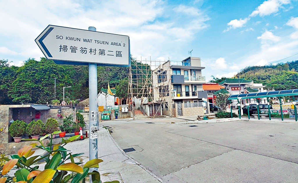 行山客的私家車停泊掃管笏村空地遭「惡霸」鎖車索錢。
