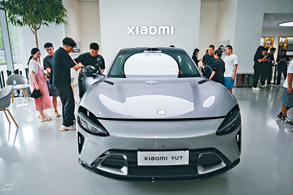小米旗下新車YU7上市僅18小時,鎖單量即突破24萬輛,遠超市場預期。