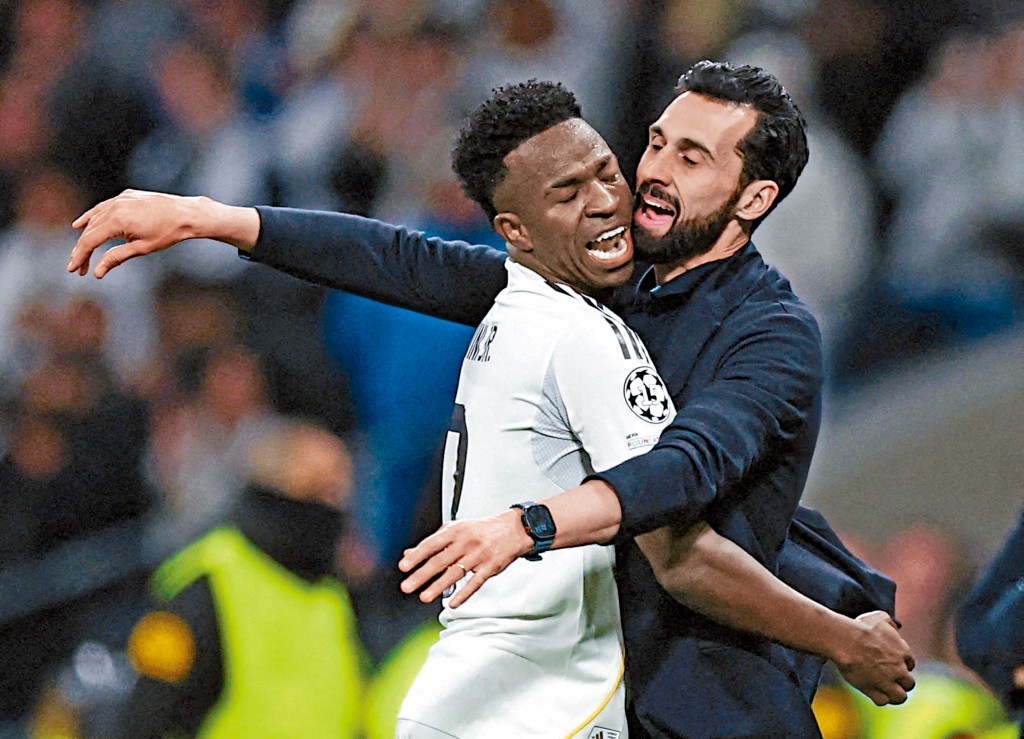 艾比路亞掌領皇馬後勝率有75%，還得到主將雲尼斯奧斯祖利亞（左）等球員的歡心。