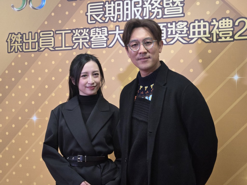 視帝譚俊彥、視后龔嘉欣獲頒傑出員工獎。