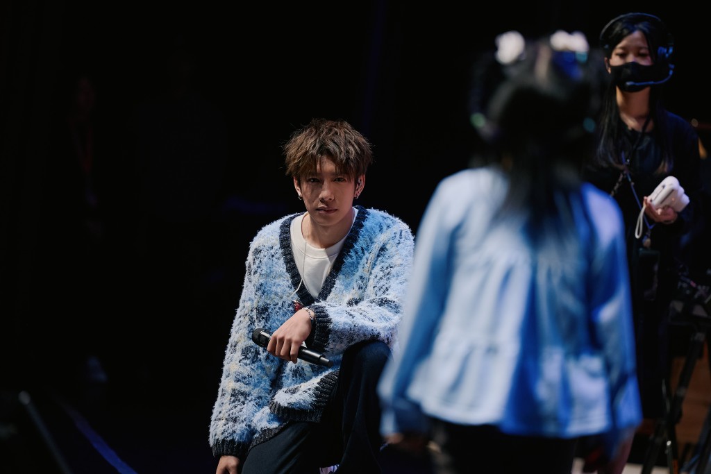 又與小朋友大玩遊戲。 又與小朋友大玩遊戲。