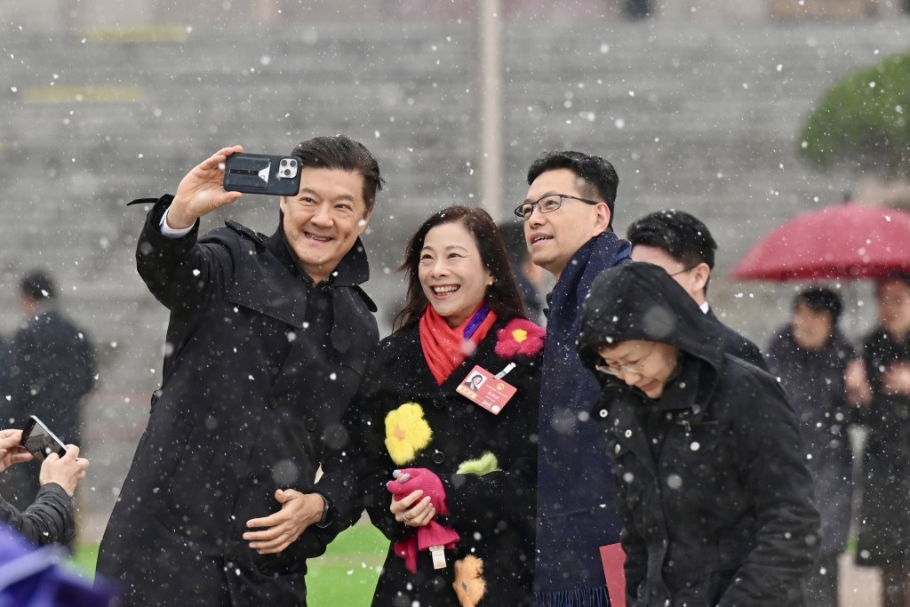 (左起)港區人大代表姚祖輝、陳曼琪、吳秋北。劉駿軒攝 (左起)港區人大代表姚祖輝、陳曼琪、吳秋北。劉駿軒攝
