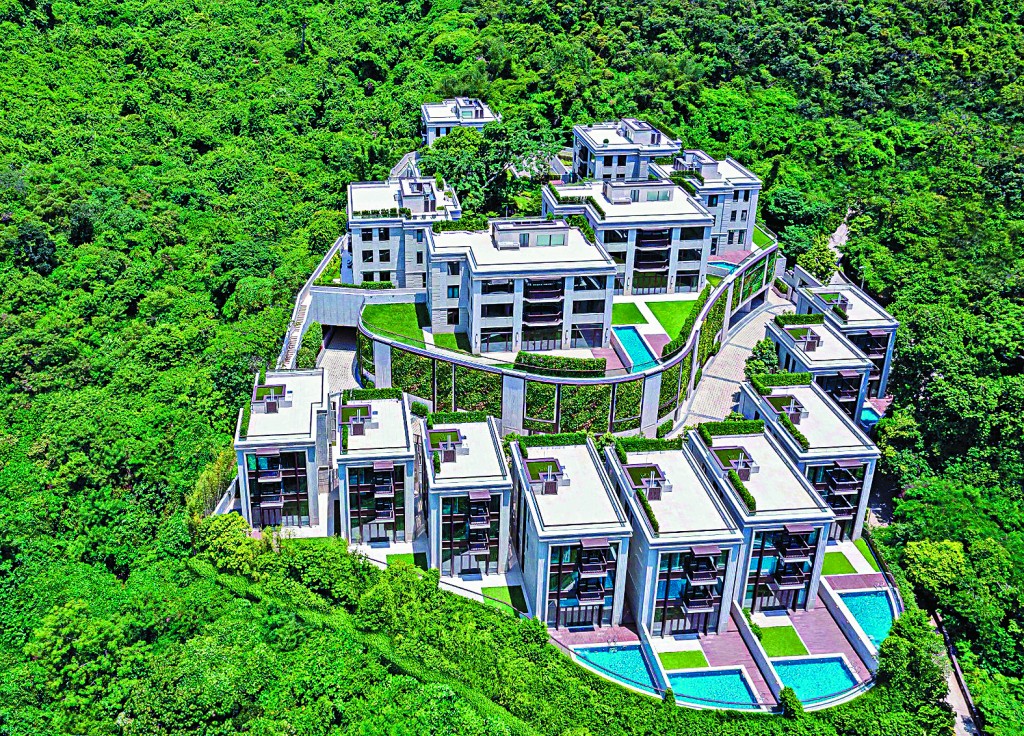 壽臣山15號維持以市價推售，項目開放全新示範洋房，包括9號及15號屋，面積3727及4831方呎，均為4套房間隔，設有花園及天台，並設有私人升降機及泳池，氣派十足。