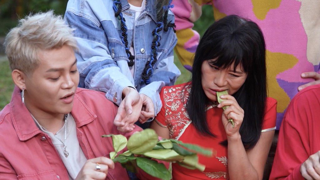 七仙羽去年主持賀年節目《七福星》，指生食碌柚葉有助運勢。