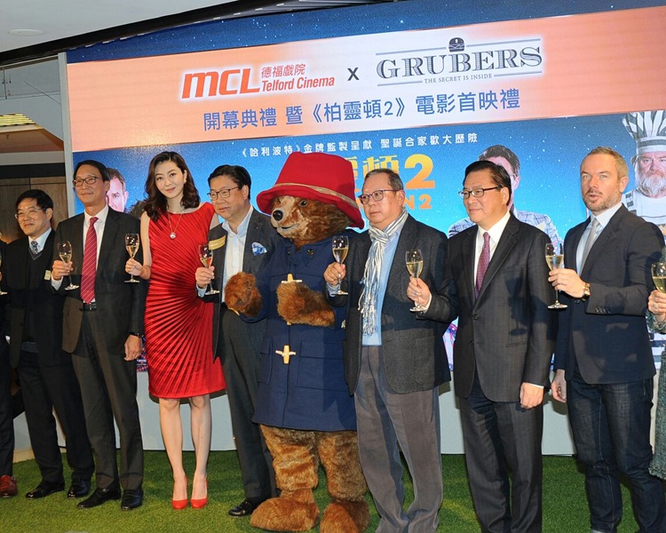 活動進行時Lynn更除掉外套