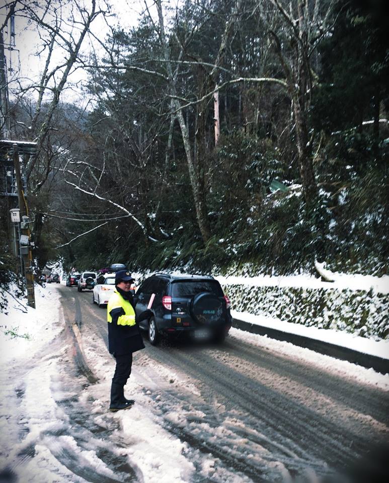 台灣山區多處出現積雪。