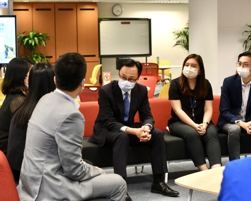 聶德權到訪公務員事務處。政府新聞處