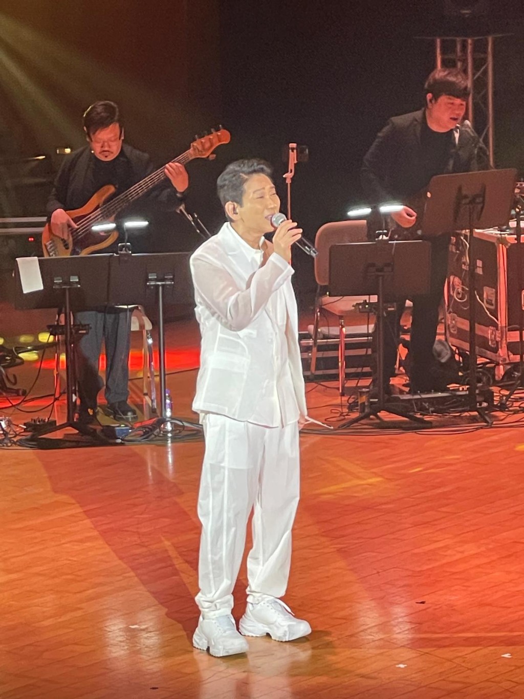 ​ 杨立门演唱多首中西名曲。  ​