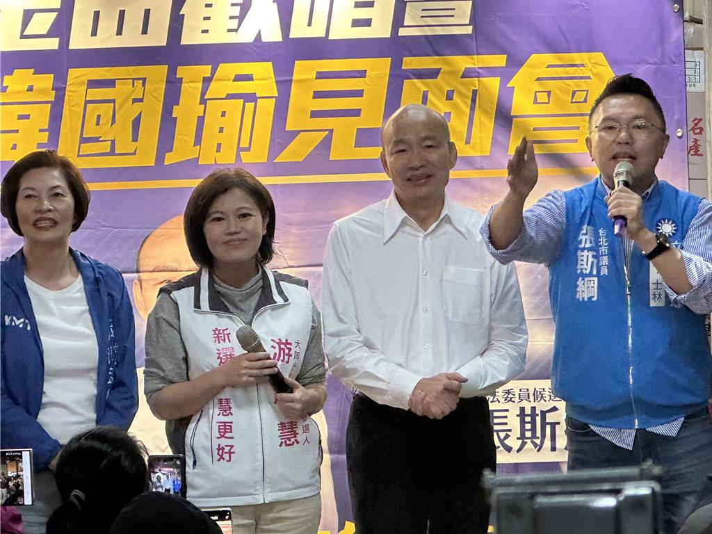 前高雄市长韩国瑜(右二)获国民党列明年不分区立委选举的第1名。中时新闻网