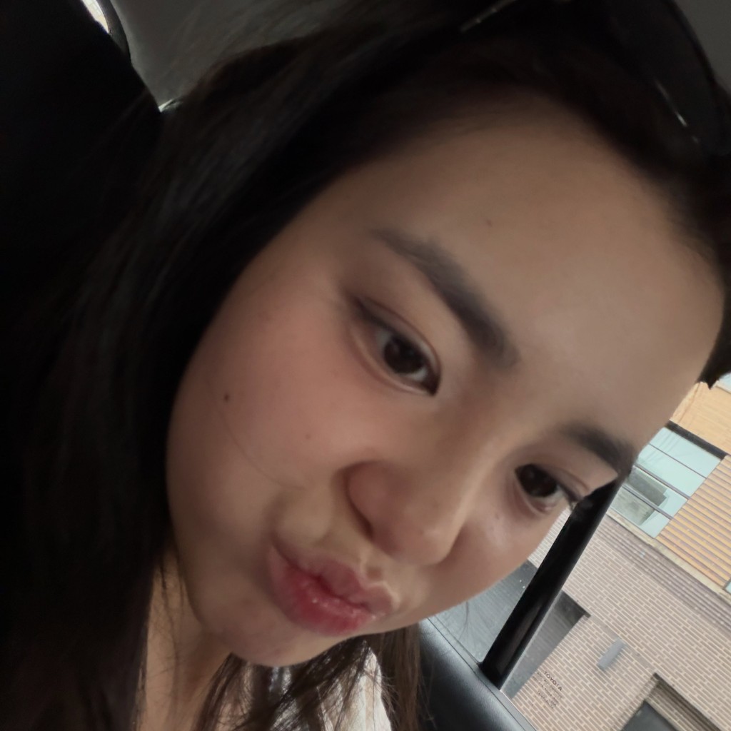 鏡頭下的姚焯菲神采飛揚,散發輕熟少女魅力。 鏡頭下的姚焯菲神采飛揚,散發輕熟少女魅力。