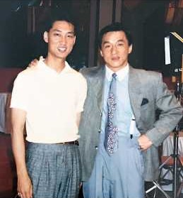 丁子田曾晒出父亲（左）与成龙的合照。