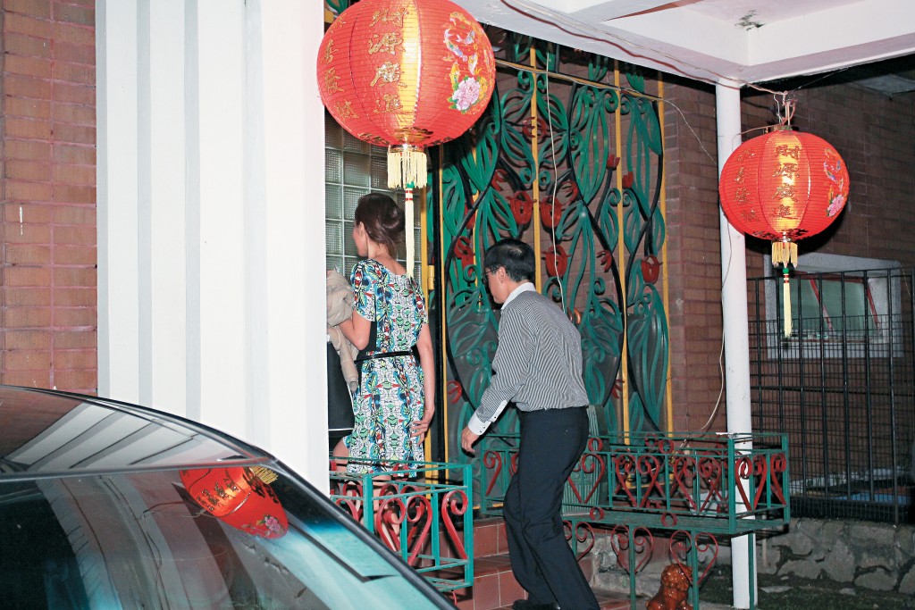 當時陳凱琳家住九龍塘價值過億元的5000獨立屋，其富裕家境當時已成為熱話。