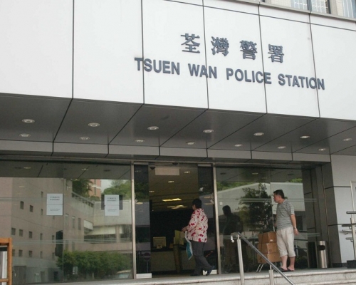 男子荃灣遭玻璃樽爆頭，警緝1.6米口罩男。資料圖片