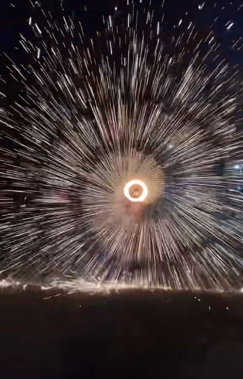 打鐵花網紅「村夫」年廿九因燒炭取暖，中一氧化碳毒身亡。