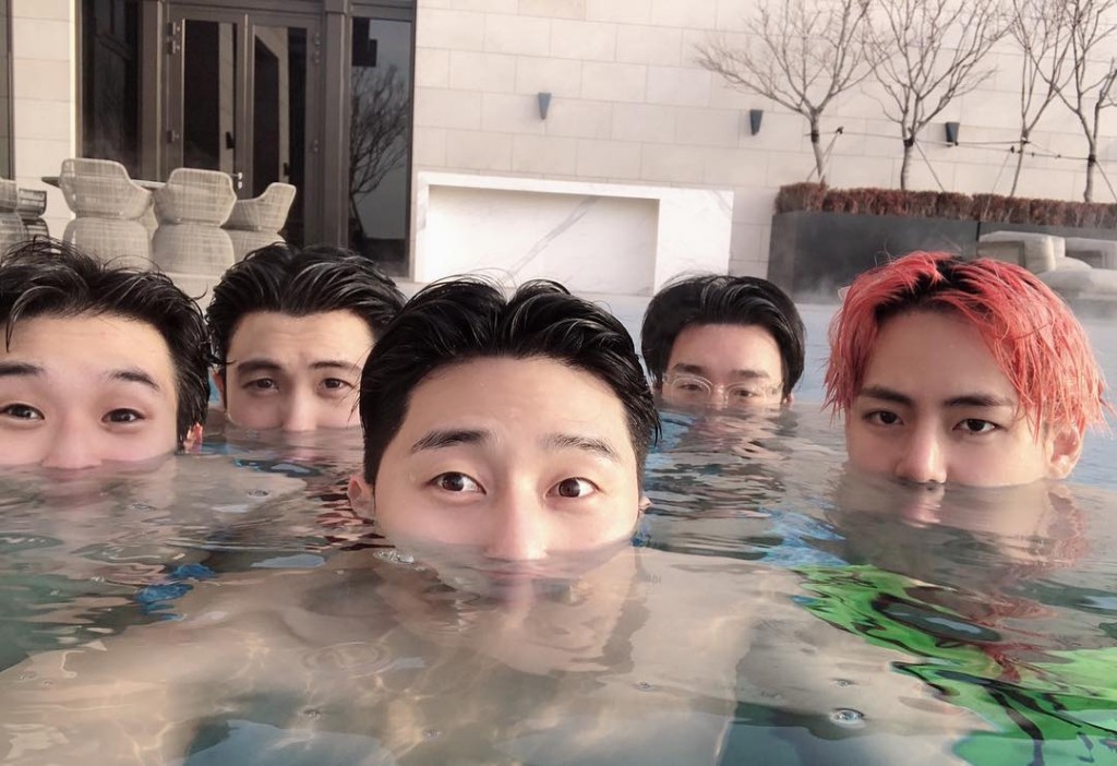 Wooga Family經常約埋去玩。(崔宇植、朴炯植、朴敘俊、Peakboy、V)(左起)