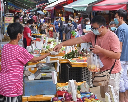 食環署持續為街巿檔販等特定群組免費檢測。資料圖片