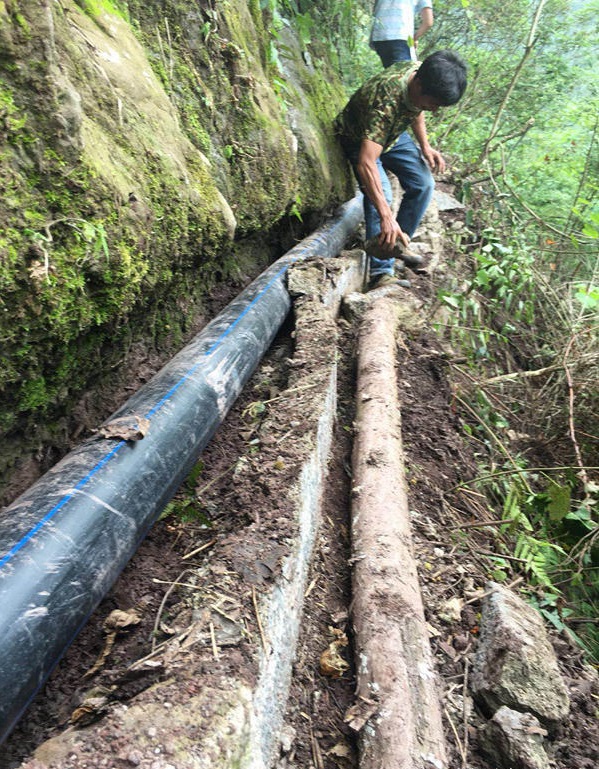 四川宜賓有灌溉水渠一敲就碎。網上圖片