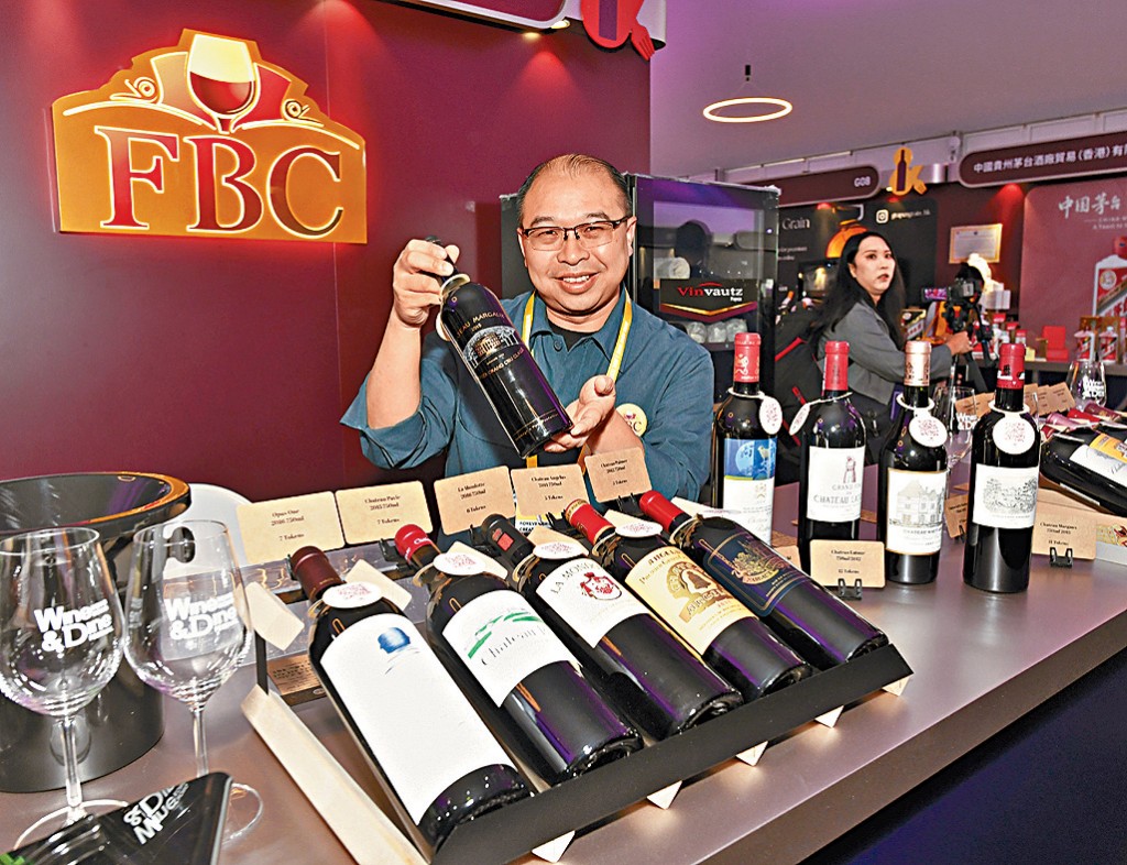 酒商馮先生挑選了波爾多五大名莊的酒參加巡禮。
