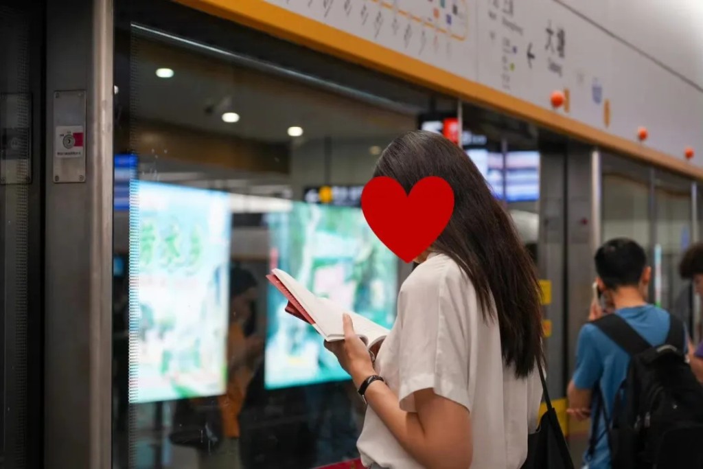 广州地铁站内看书5小时出站扣15元。大象新闻 广州地铁站内看书5小时出站扣15元。大象新闻