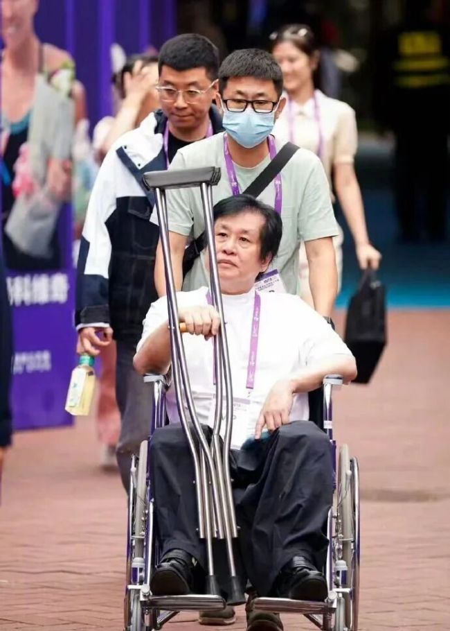 鄭智化繼續批評內地機場刁難殘疾人,引起網民反彈。微博 鄭智化繼續批評內地機場刁難殘疾人,引起網民反彈。微博