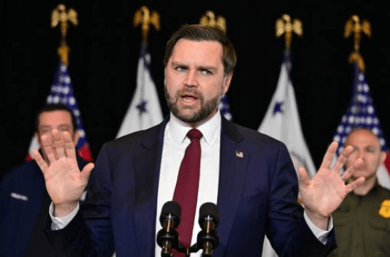 錄音亦揭示，克魯茲在多次私下場合猛烈抨擊副總統萬斯，指其與保守派名嘴卡爾森（Tucker Carlson）沆瀣一氣。法新社