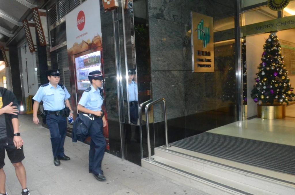 警方通宵在現場調查。蔡楚輝攝