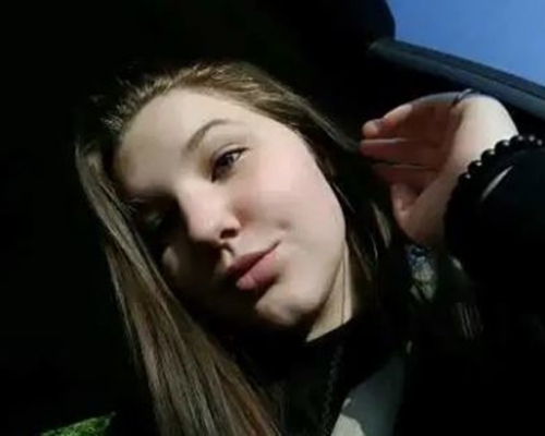 Angelina Peluso遭繼父揭發與男友同睡一床,竟萌生殺人滅口念頭。網圖