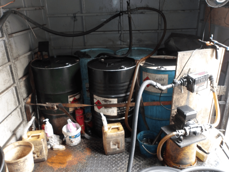 消防處檢獲一批入油工具。消防處圖片 消防處檢獲一批入油工具。消防處圖片