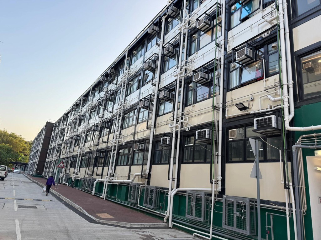 「新田部屋」提供170個單位，予宏福苑火災災民入住，目前接獲逾百宗申請。