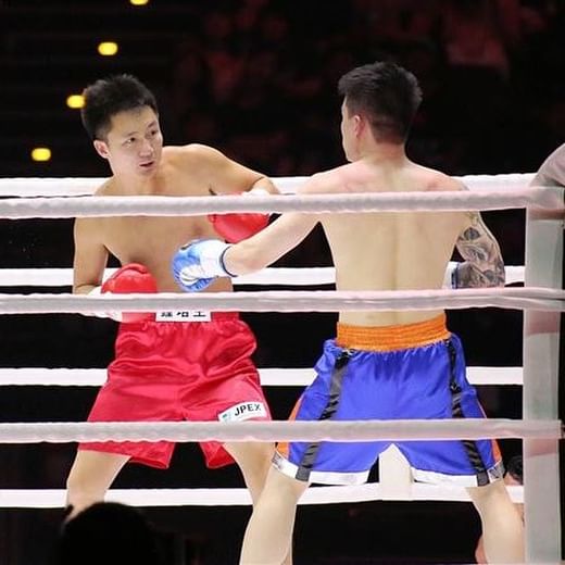 Toyz去年与锺培生在台北小巨蛋上演拳赛。