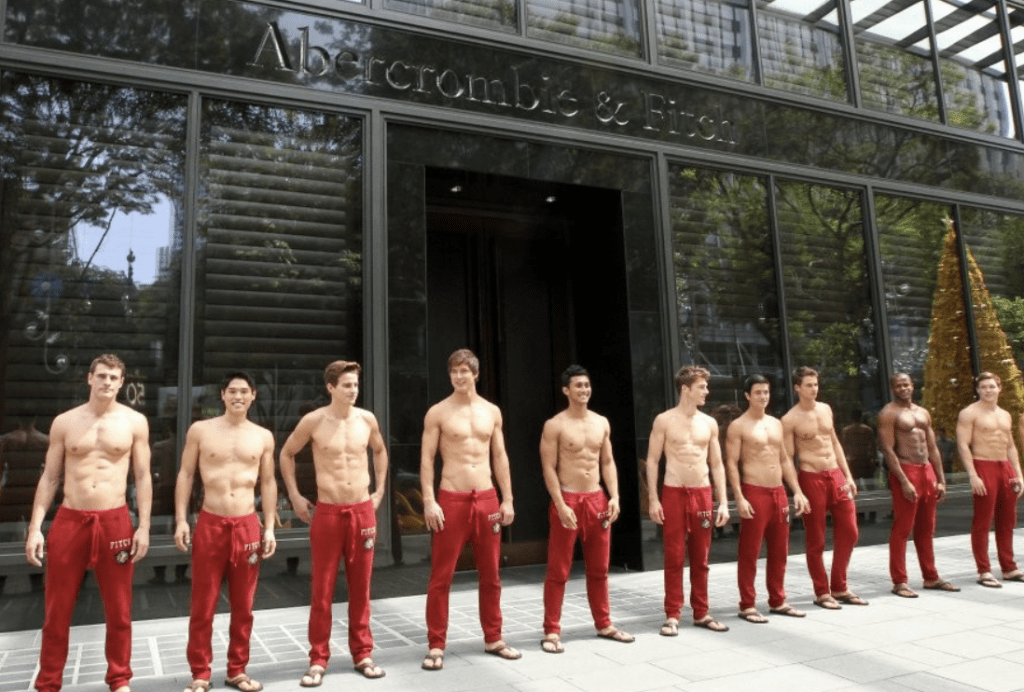 傑弗里斯擔任A&F行政總裁期間，A&F以大批半裸肌肉猛男作宣傳賣點，一度在全球時裝界掀起話題。