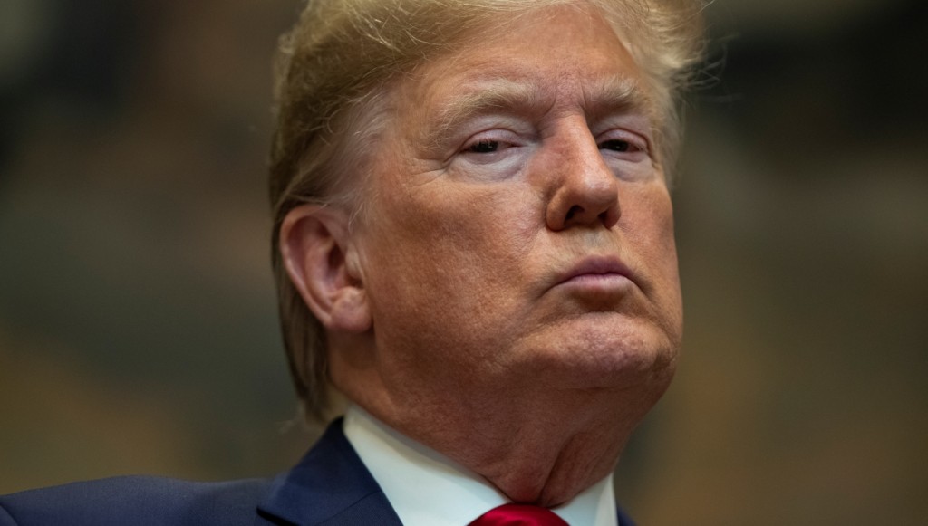 特朗普在离任前采取不合作态度，除了拒绝承认败选，还不断签署行政命令，推动激进政策。AP