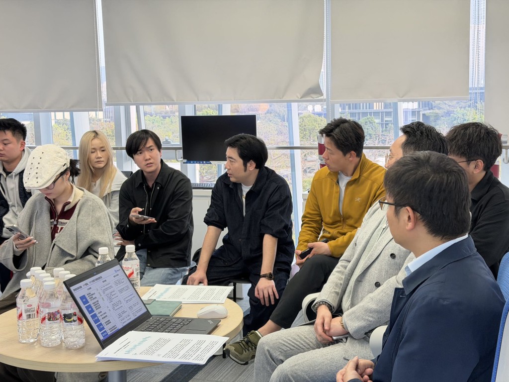 團隊實地探訪 CNIX，雙方就深港金融數據互聯互通的機遇與挑戰，深入交換意見。