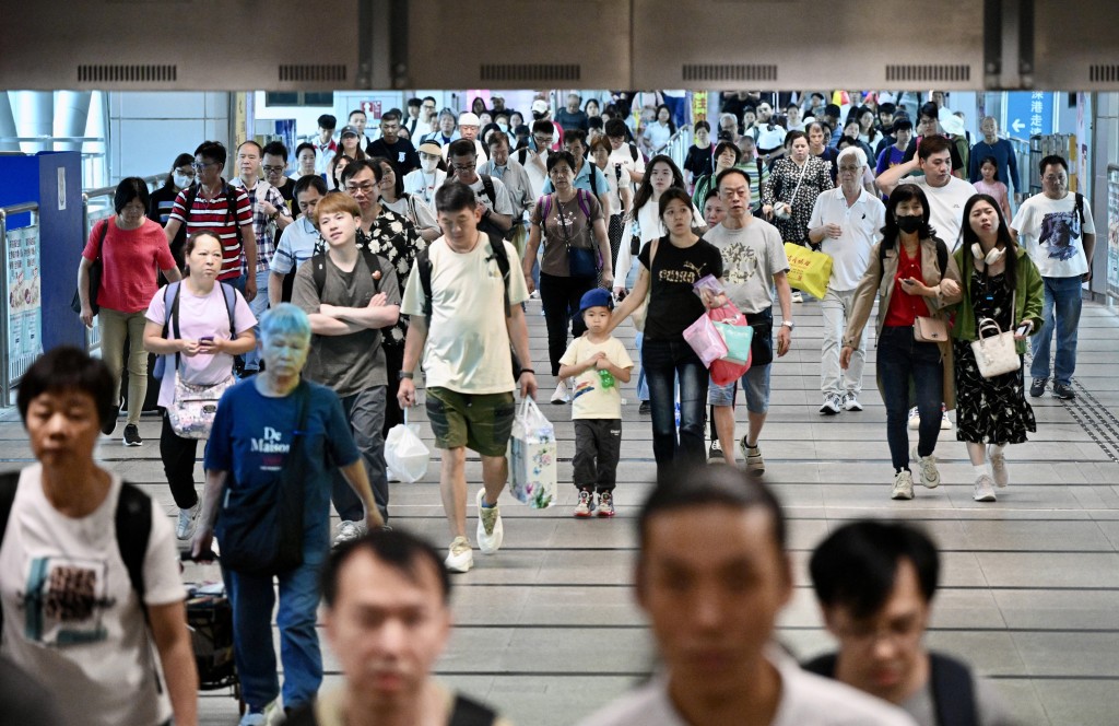 五一黃金周深圳口岸人流高峰預警 入境處App/WeChat實時睇出入境人潮