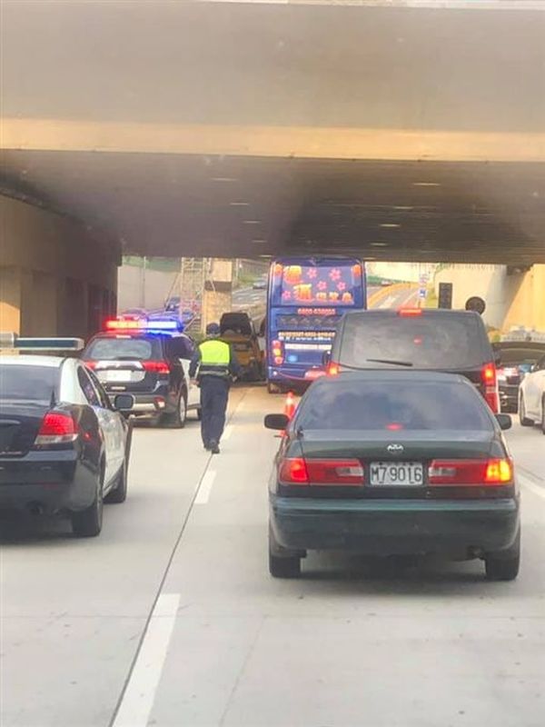 意外涉及6輛車。圖:爆廢公社二館fb