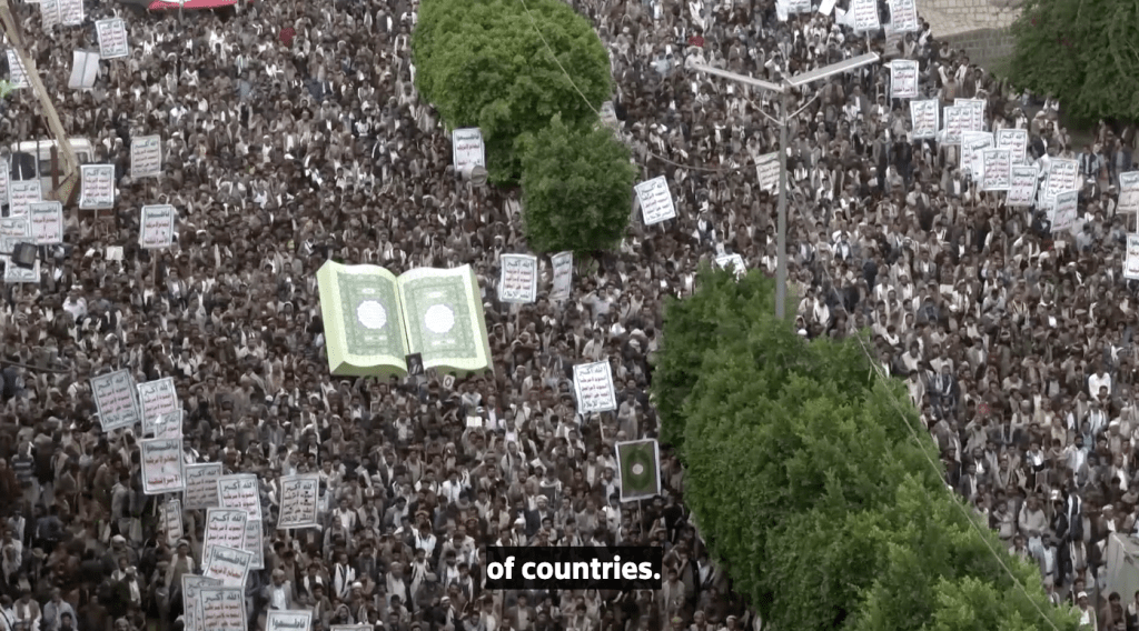 在伊斯兰国家，有大批民众上街抗议近期接连发生可兰经被亵渎事件。路透社视频截图