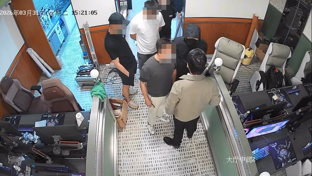 多名大漢闖入網吧要求見老闆。網上圖片 多名大漢闖入網吧要求見老闆。網上圖片